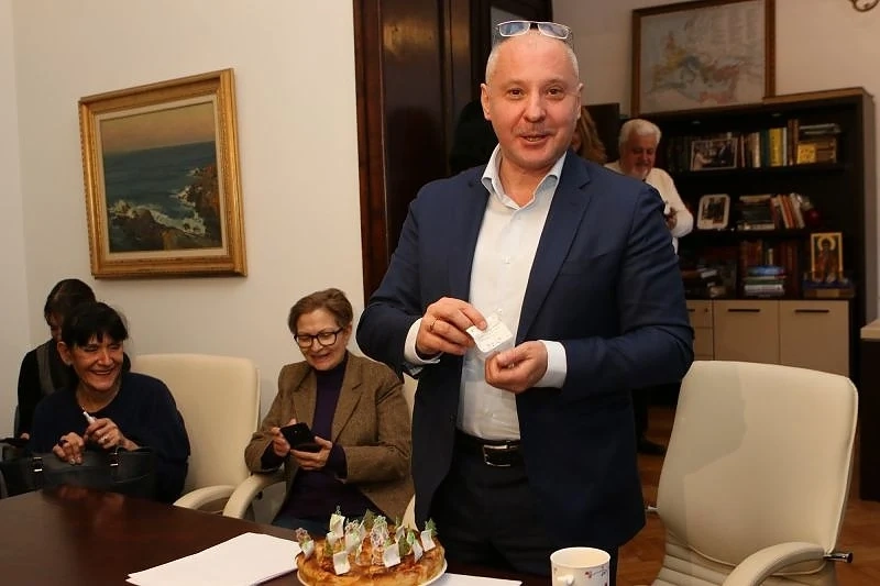 Десницата подмени свободата с подчинение, равенството с патронаж и зачеркна братството