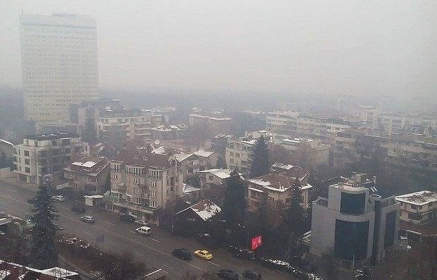Опасно мръсен въздух в столични квартали и още пет града