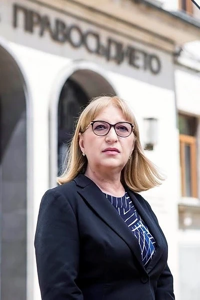 Синдикатът на служителите в затворите поиска спешна среща с Цецка Цачева
