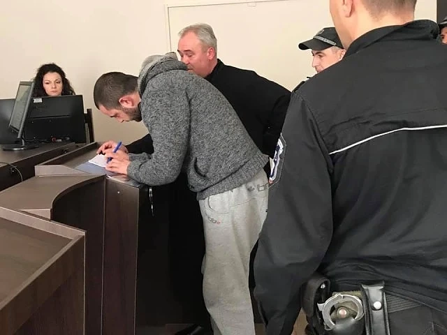 Оставиха в ареста шофьора, бягал 360 км от полицията