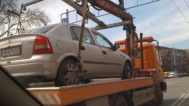Масови проверки за неправилно паркирани коли в София