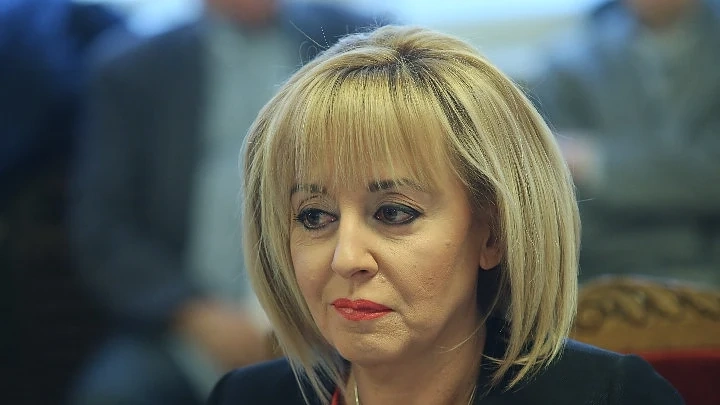 Мая Манолова: Няма законови причини да се бавят парите за хора с увреждания 