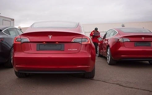 Зелена светлина за Тесла за доставката на електромобили Model 3 в Европа 