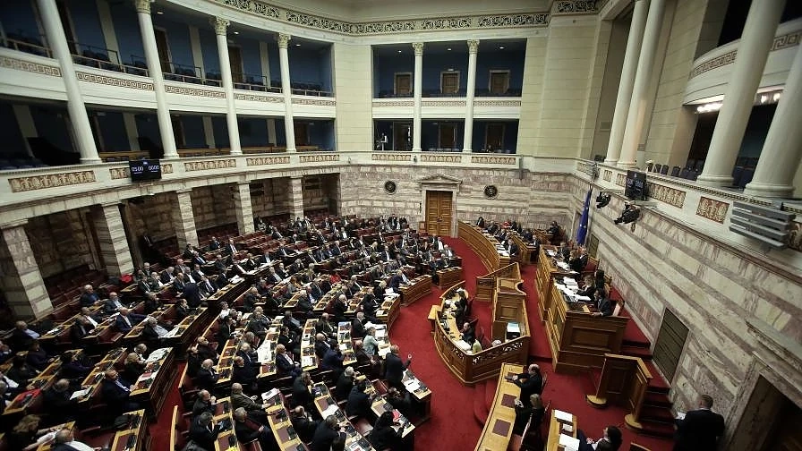 Размирици пред парламента в Гърция