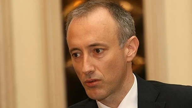  МОН проверява дали в училищата и детските градини се изплащат увеличените заплати 