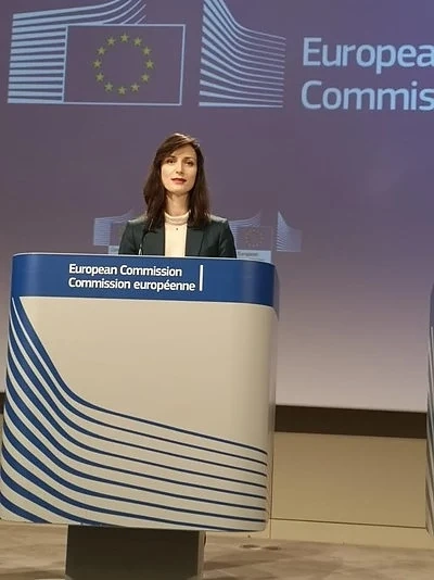 Мария Габриел: Платформите трябва да ускорят работата си по борбата с дезинформацията
