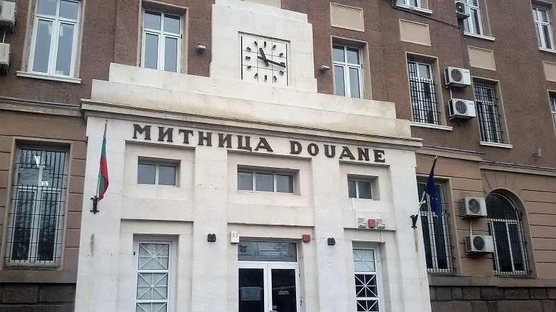 Митниците за блокираните пратки: Пощите не поискаха да ги обучим. Пощите: Проблемът не е там - кодовете ви са десетки хиляди