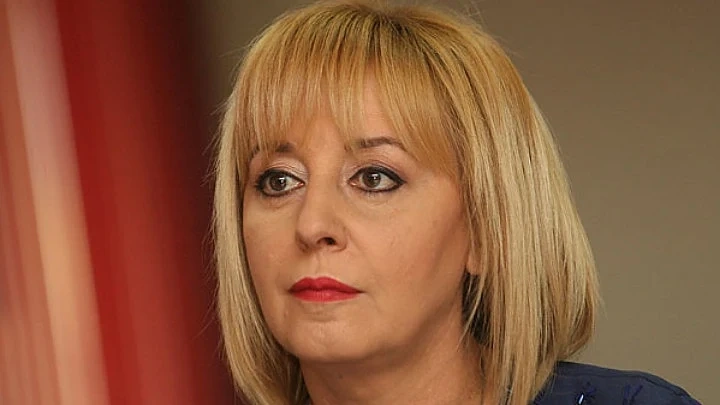 Манолова алармира за противоречия между три закона