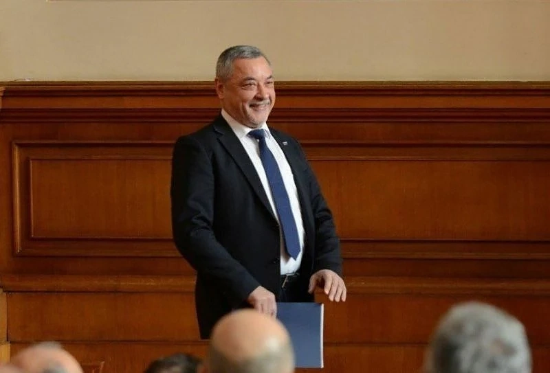 Валери Симеонов: Няма да подкрепим концепцията за Каракачанов за ромите в този вид