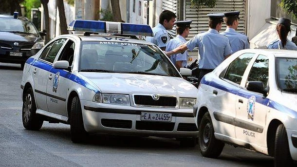 Трима българи са арестувани в Гърция за продажба на новородено