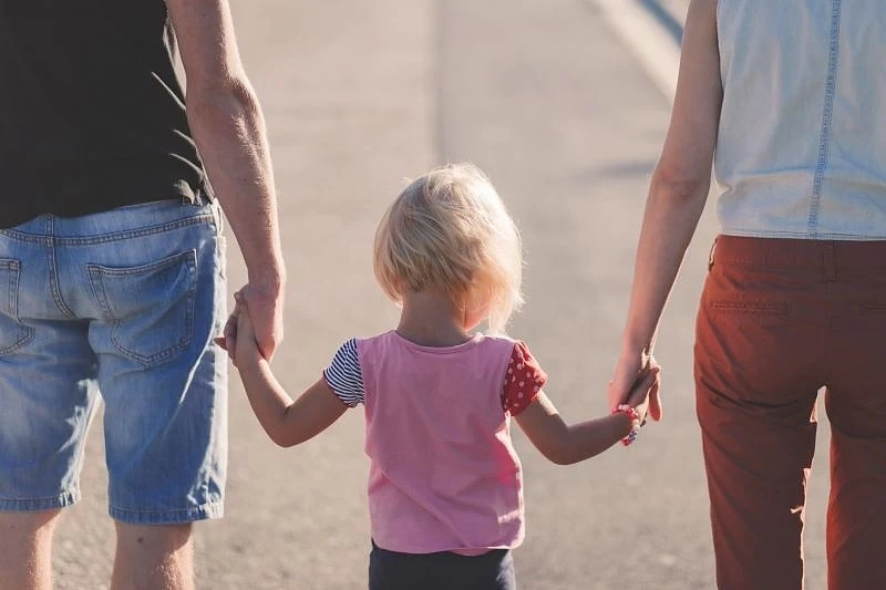 Родител 1 и родител 2 сменят думите майка и баща във френските училища