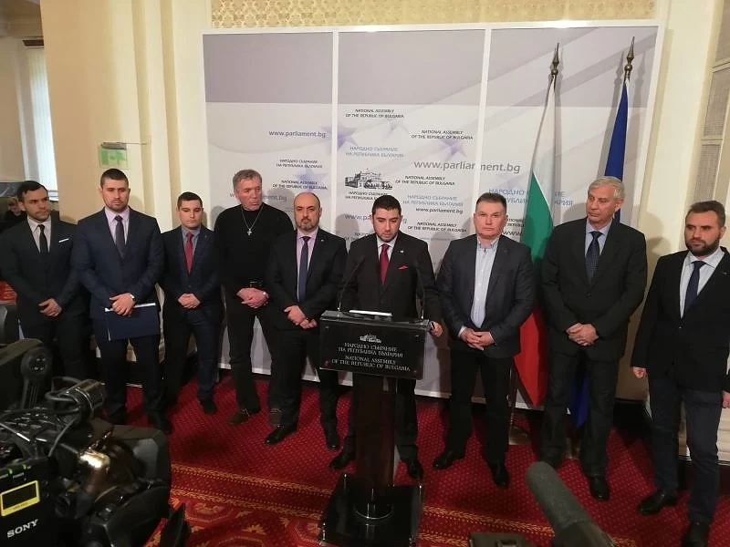 ВМРО предлага помощ за образовани родители. Магистрите с 1700 лв. за трето дете