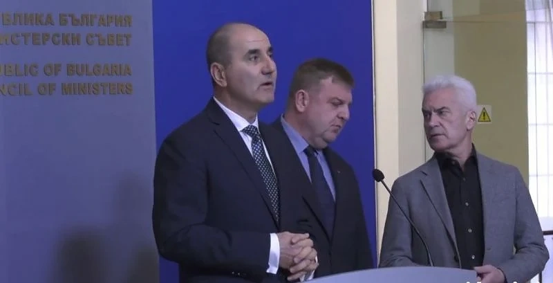 Властта тушира напрежението с още 10% увеличение на бюджетните заплати