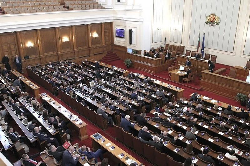 Изборен кодекс на ремонт: депутатите, отнели посред нощ преференциите, денем ще поправят гафа