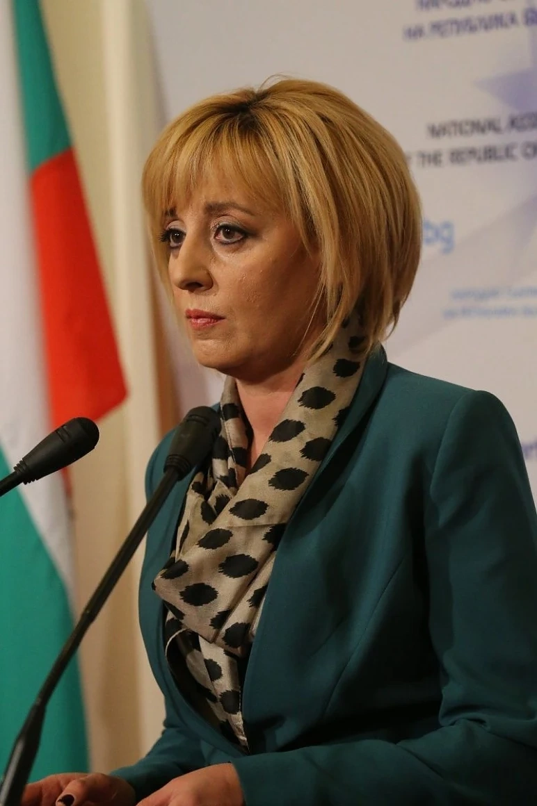Мая Манолова със законопроект срещу свръхправомощията на банките