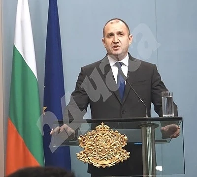 Президентът налага вето на изборните промени, зове БСП да се върне в парламента