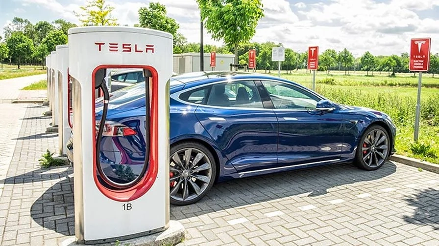 Не Tesla, а Китай бърка в джоба на петролните гиганти