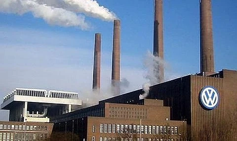България се бори (или пък не) с три държави за завода на VW