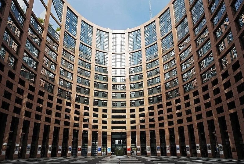 Всички български евродепутати излязоха с обща позиция за пакета Мобилност. Само Бареков не я подкрепи