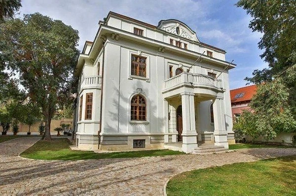 Продават къща в центъра на Варна за близо 12 млн. лева