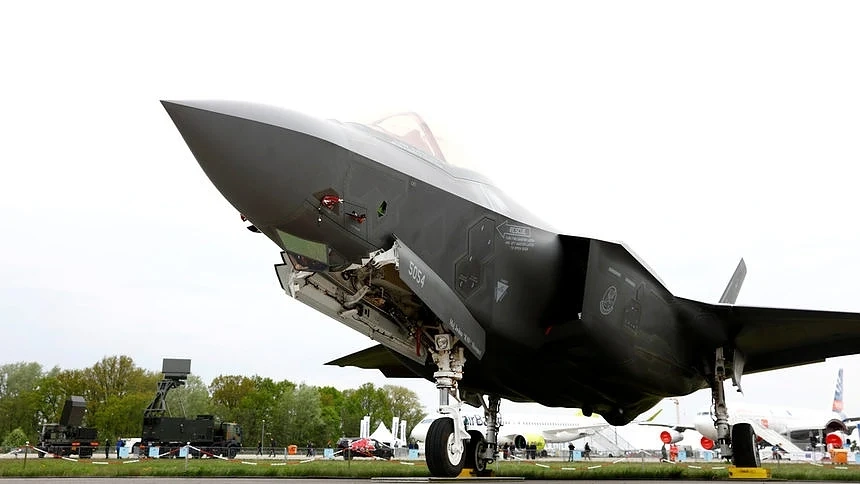 Заради руските ракети С-400 САЩ спряха оборудване за F-35 за Турция
