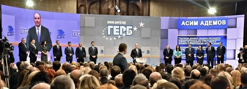 По традиция: ГЕРБ се регистрира първа в ЦИК, Цветанов внася документите