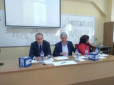 Просветният министър: Ограничаваме приема за 19 направления във вузовете