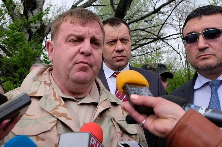Министрите Каракачанов и Маринов на границата: Заплахата не е отминала, взети са всички мерки