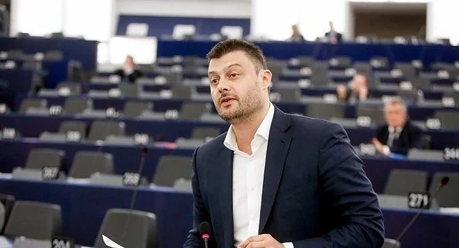 Бареков се отказа да става учител, регистрира партията си за евроизборите