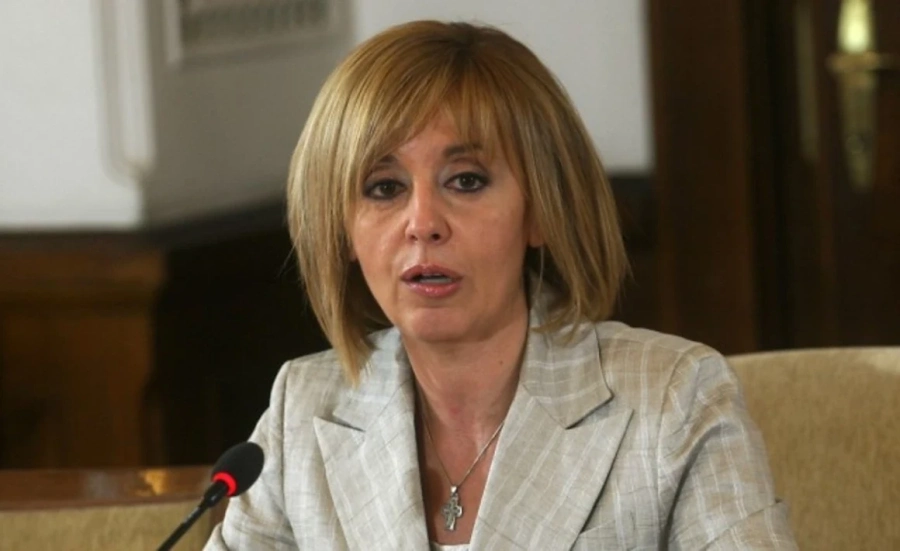 Манолова: Българите днес трябва да се радват на голям успех