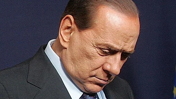 Берлускони закаран от линейка в болница 