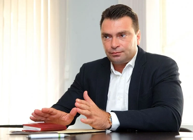 Паргов: Фандъкова носи отговорност за пейките за 10 000 лв.