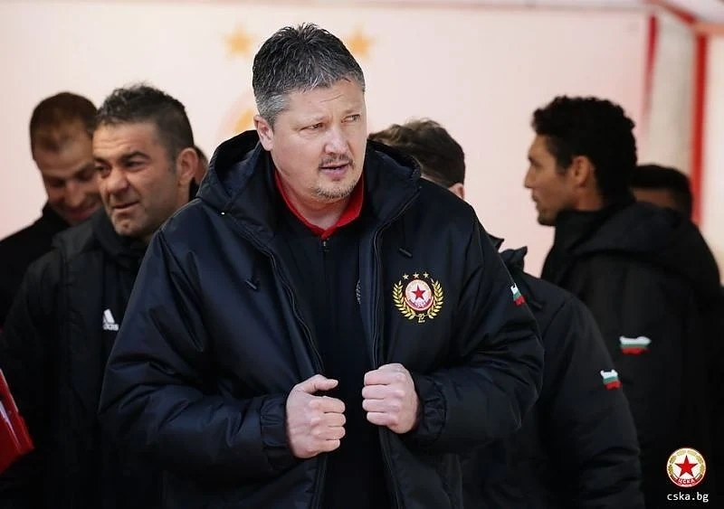Вратарска дилема мъчи Любо Пенев