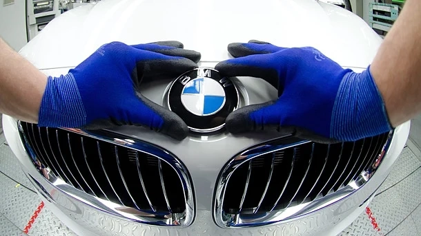 Драматичен спад на печалбата на BMW с близо 75% в резултат на глоби относно \