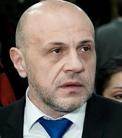 Забраняват флашките на чиновници. Болници, фирми, нотариуси с нови правила за сигурност