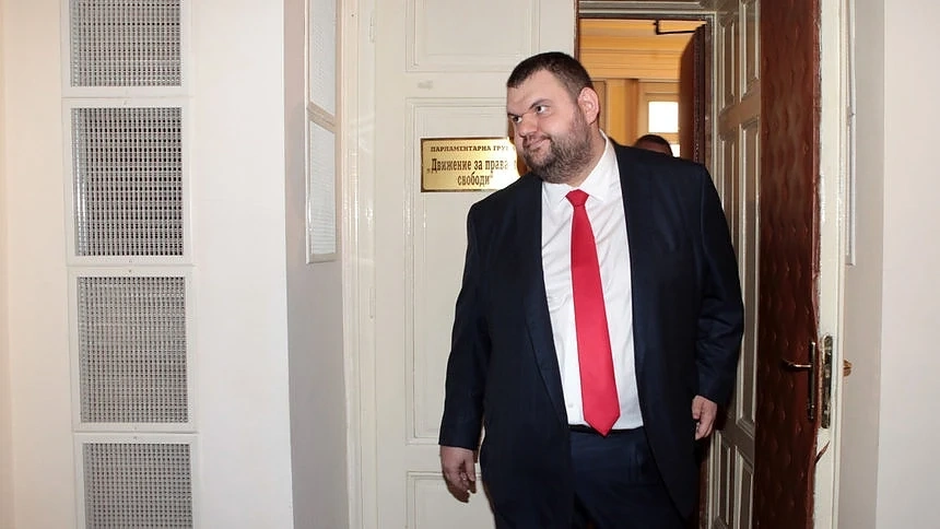 И Върховният съд няма да проверява къде живее Пеевски