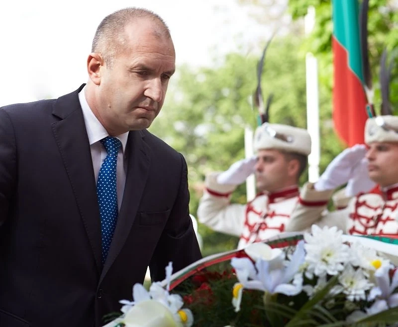 Президентът със забележка към Борисов: Не е редно с държавни пари да води предизборна кампания