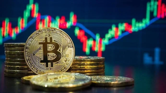 Биткойн изглежда тръгва към нови върхове, след месеци на срив