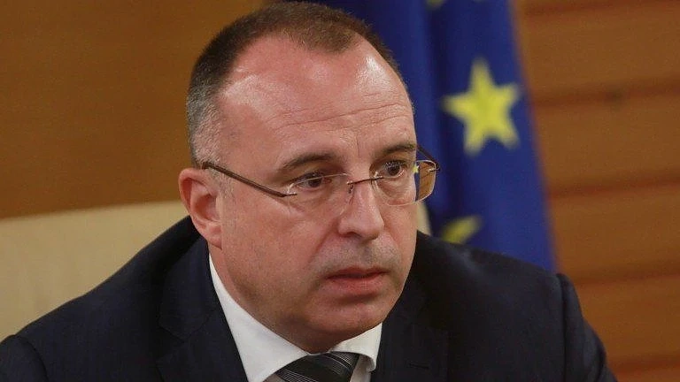 Парламентът прие оставката на Порожанов и назначи Десислава Танева на негово място
