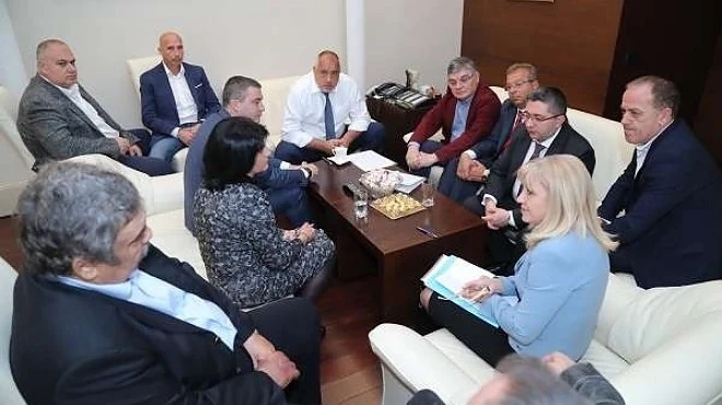 Започна срещата на Борисов с превозвачите за тол таксите