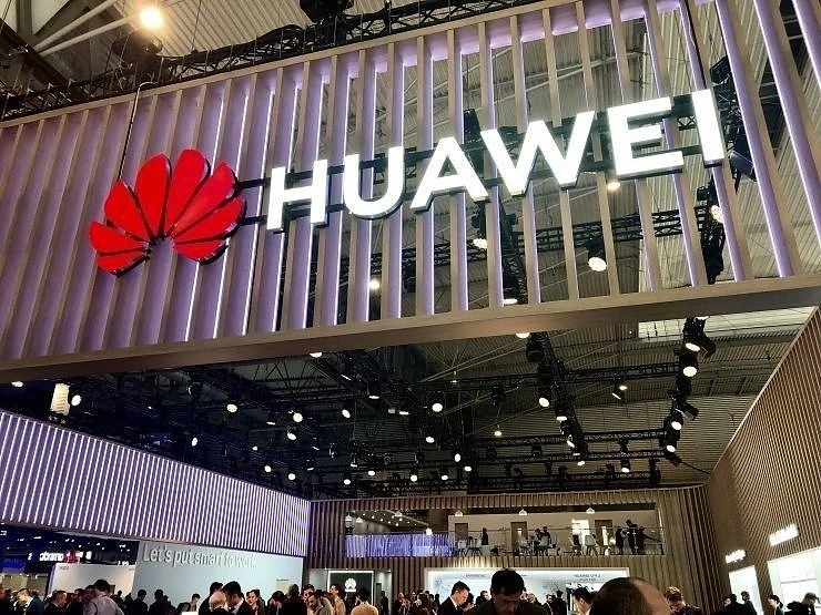 Huawei със софтуерни и технологични ограничения от Google 