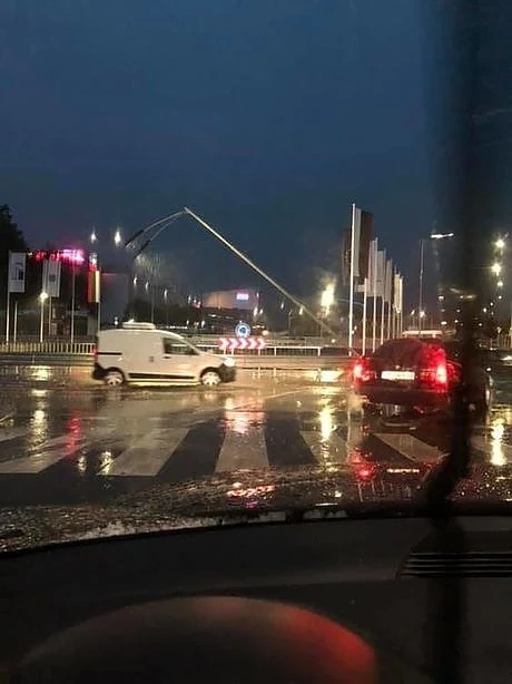 Чисто новият булевард на Варна пропадна