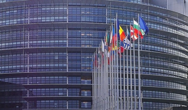 Великобритания и Холандия избират депутати за бъдещия ЕП