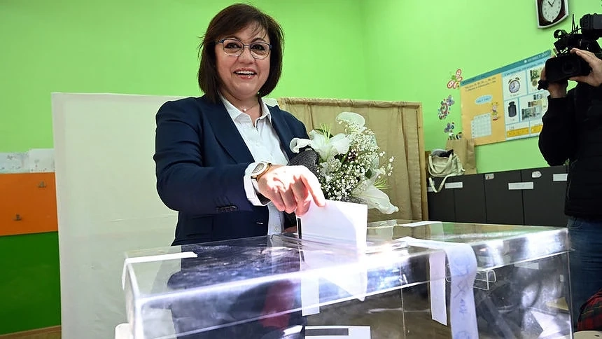 Какви са ходовете пред Корнелия Нинова