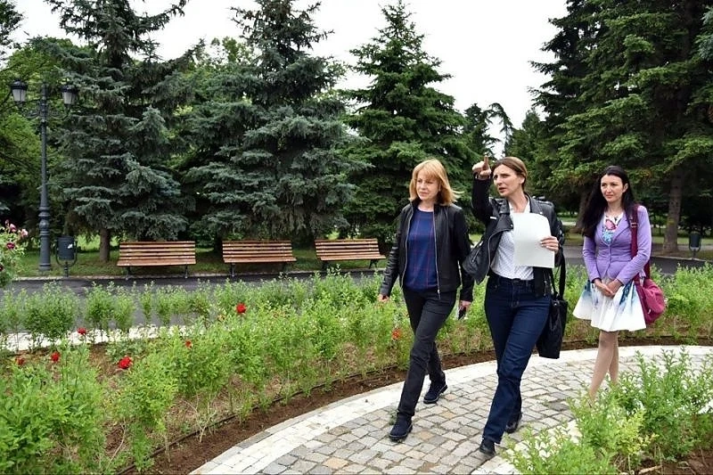 Фандъкова иска конната база в Борисовата, климатичното училище нямало нужда да бъде възстановявано
