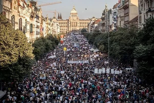 Чехия понесе най-големия политически протест от падането на комунизма досега