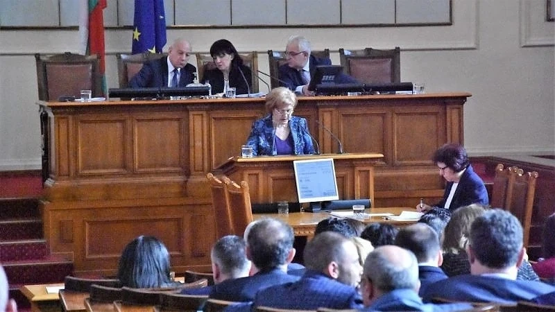 Парите за надвзетите партийни субсидии ще бъдат прихванати от следващите траншове към централите
