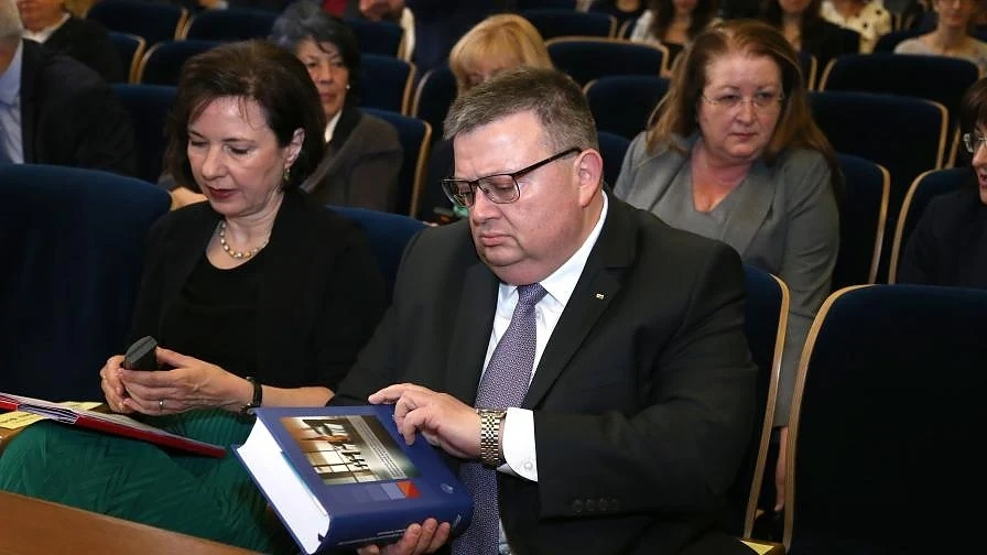 На 14 ноември избират кой ще наследи Цацаров 