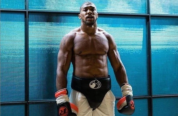 Тайсън Фюри посъветва Джошуа да се пенсионира, ако загуби реванша срещу Руис