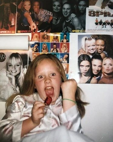 Адел: Spice Girls са детските ми идоли. Срещнах ги на концерта им и се понапих с тях